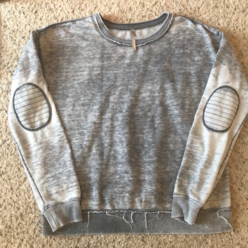Gray Distressed Crew Neck Sweatshirt. Sz M